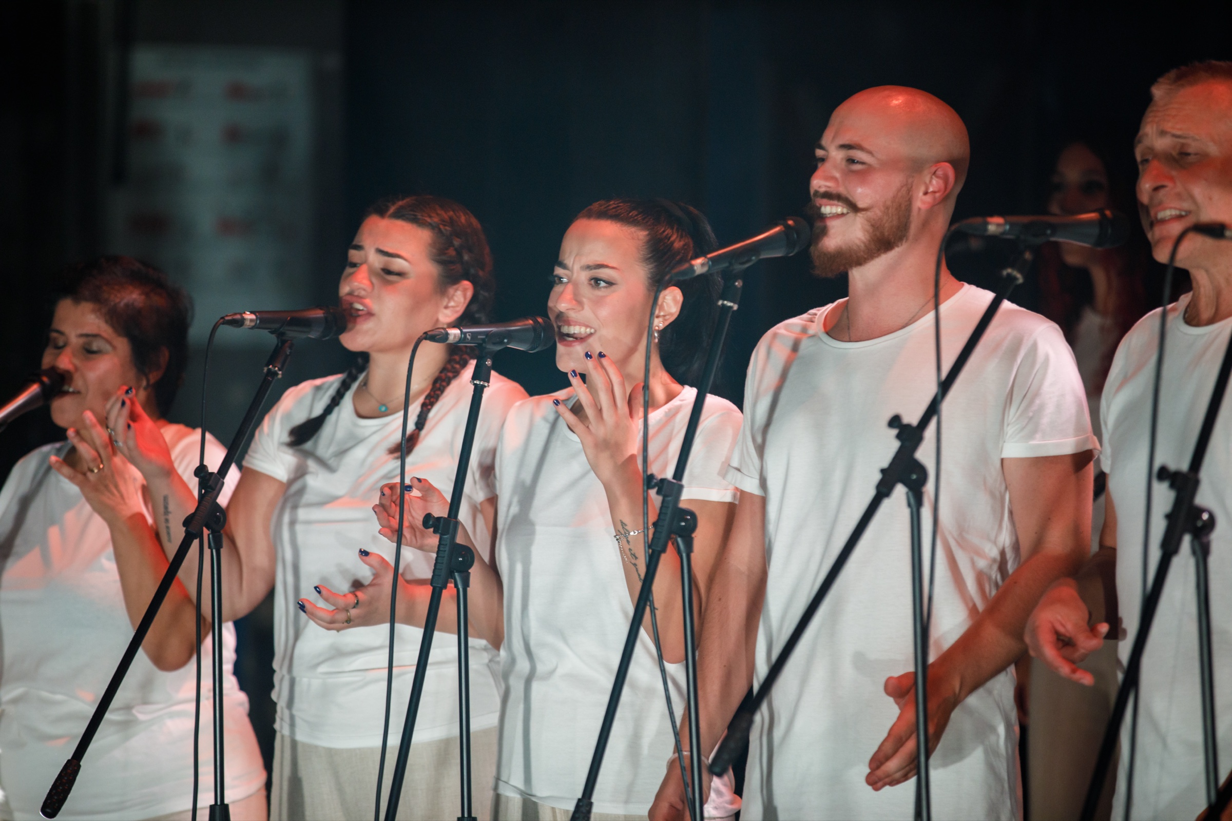 Aurora Altavilla, Giorgia Altavilla e Lucas Petenzi cantano insieme sul palco del Teatro Fraschini